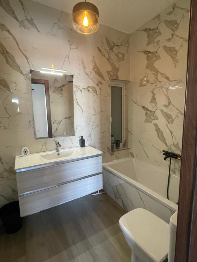 Airport Accommodation Bedroom With Bathroom Self Check In And Self Check Out Air-Condition Included Mqabba Extérieur photo